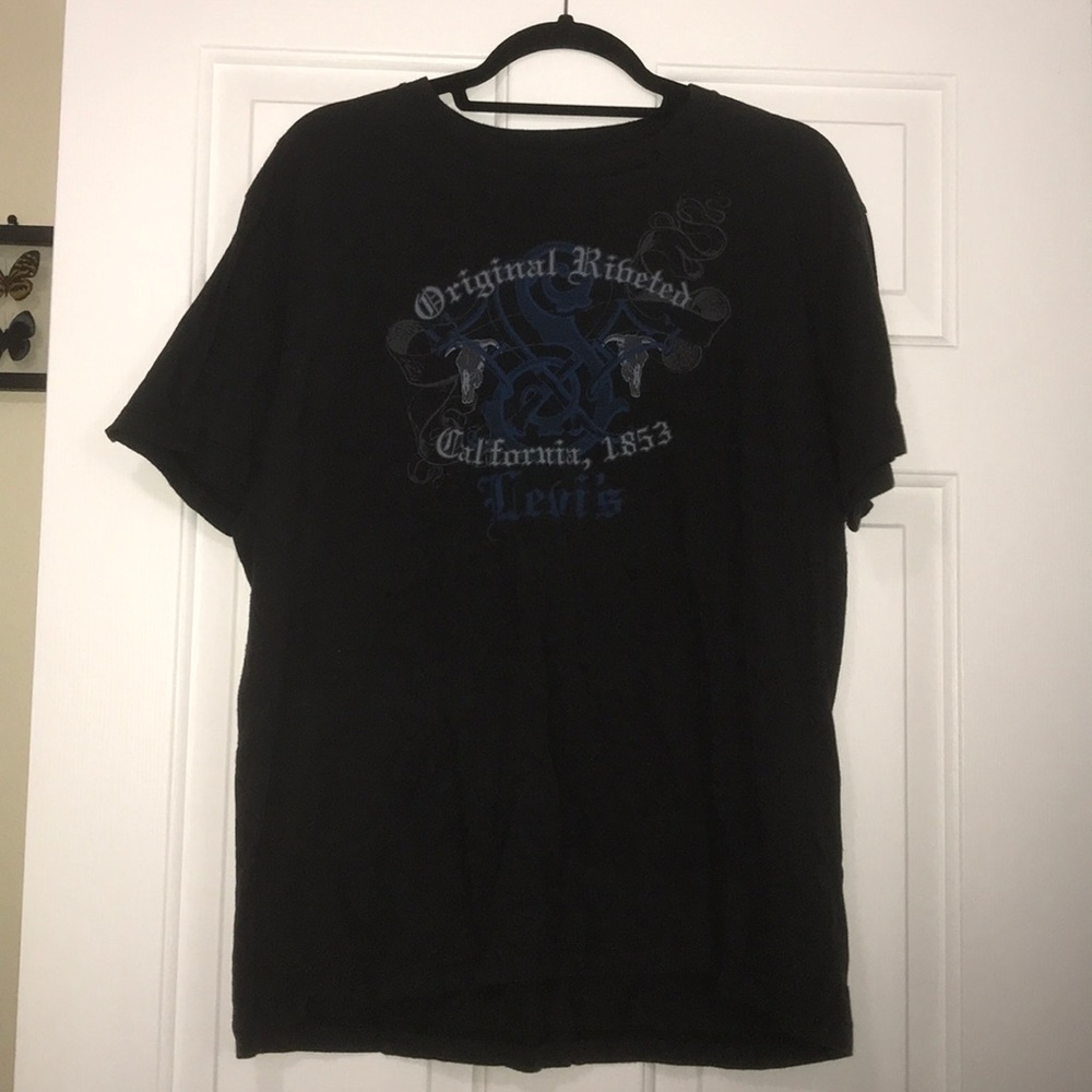 Levi’s men’s tee!